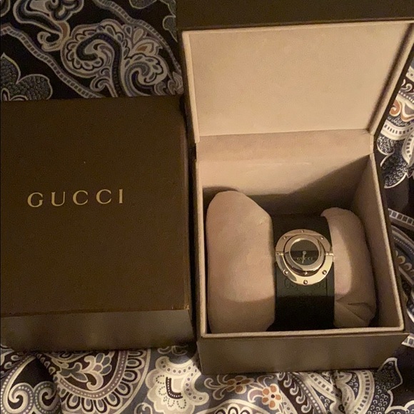 GUCCI Stainless Steel Rubber Twirl Quartz Watch - Picture 3 of 6